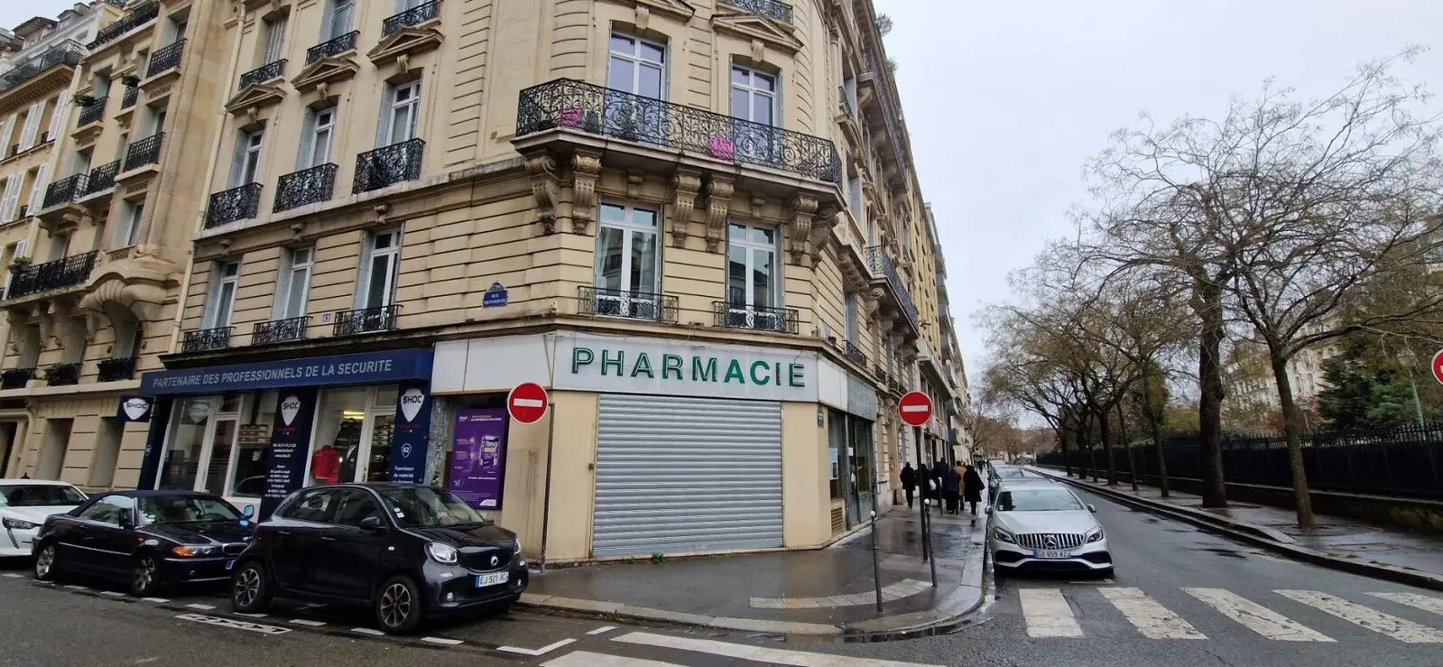 Retail in Paris for lease Building Photo- Image 1 of 23