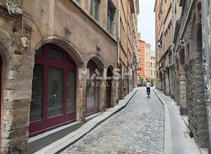 Retail in Lyon for lease - Building Photo - Image 3 of 7