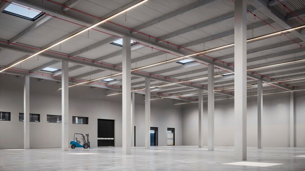 Calle de la Cuqueña Vieja, 19, Madrid, Madrid for lease - Interior Photo - Image 3 of 3