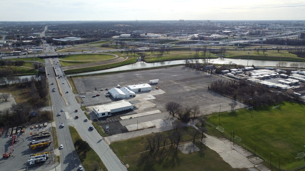 1720 Riverside Dr, Fort Worth, TX à louer - Photo du bâtiment - Image 2 de 16