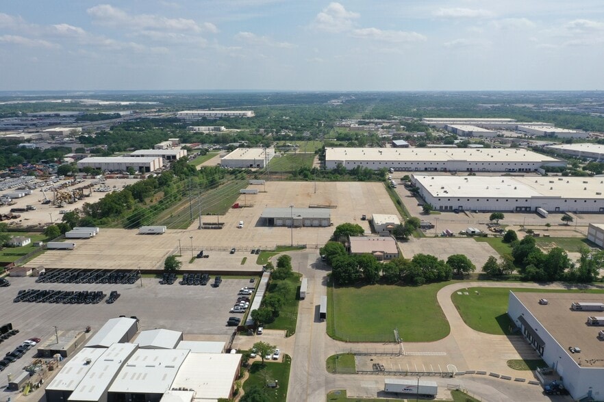 3375 High Prairie Rd, Grand Prairie, TX for lease - Building Photo - Image 3 of 12