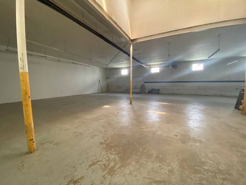 9208 Venture Ct, Manassas Park, VA à vendre - Photo du bâtiment - Image 3 de 49