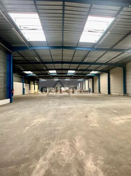 Industrial in Taverny for lease - Interior Photo - Image 2 of 4
