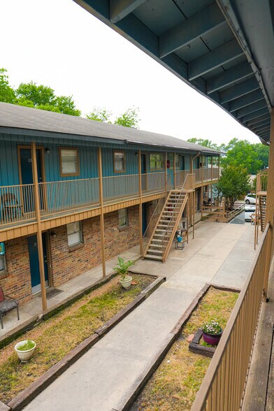 911 University Ave, Huntsville, TX à vendre - Photo du bâtiment - Image 3 de 15