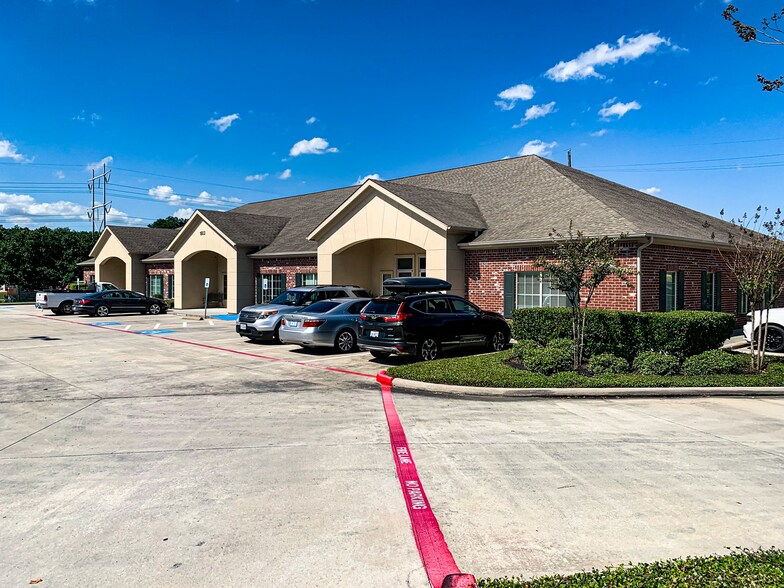 1801 W White Oak Ter, Conroe, TX for lease - Building Photo - Image 2 of 4