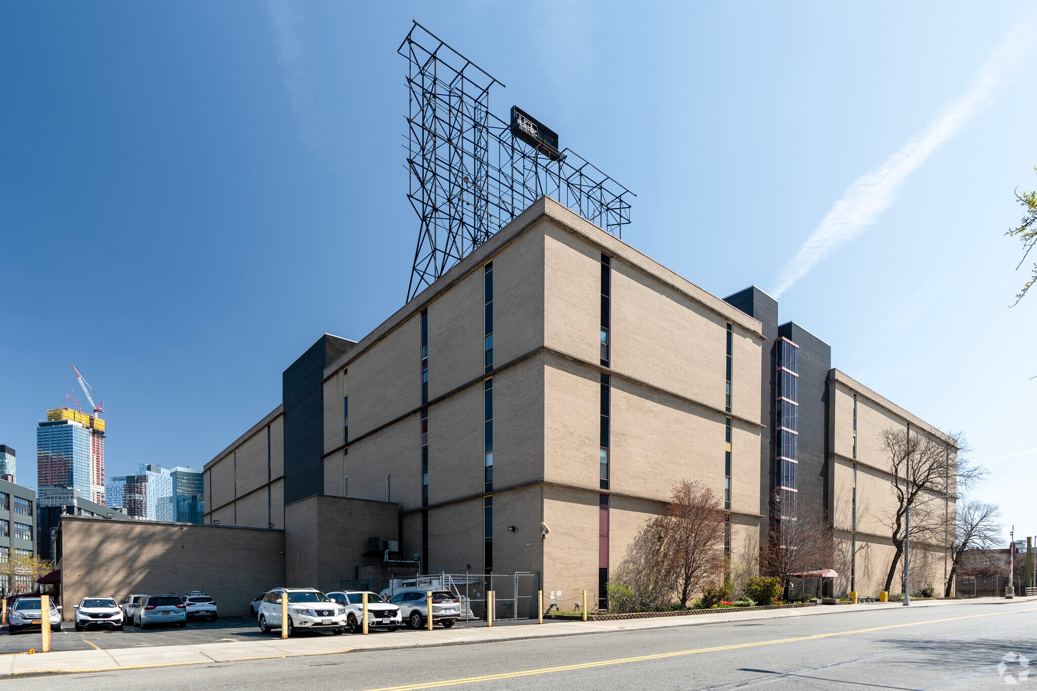 27-11 49th Ave, Long Island City, NY for lease Primary Photo- Image 1 of 8