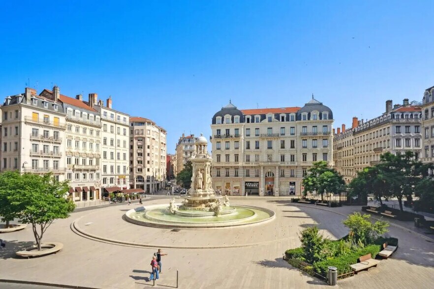 9 Place Des Jacobins, Lyon à louer - Photo du bâtiment - Image 1 de 13