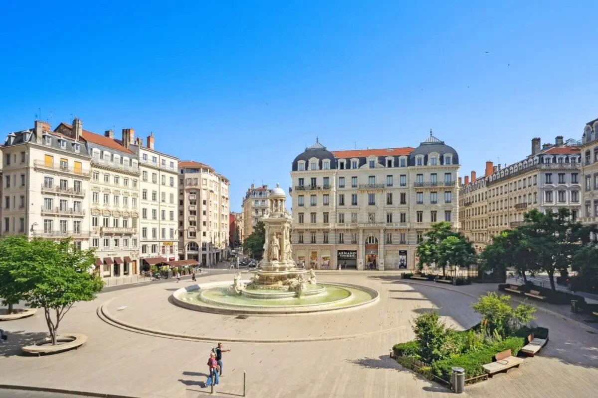 9 Place Des Jacobins, Lyon à louer Photo du bâtiment- Image 1 de 14