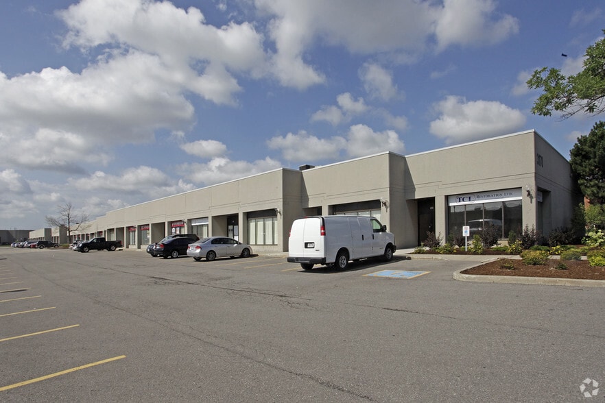 3170 Ridgeway Dr, Mississauga, ON à louer - Photo du bâtiment - Image 3 de 10