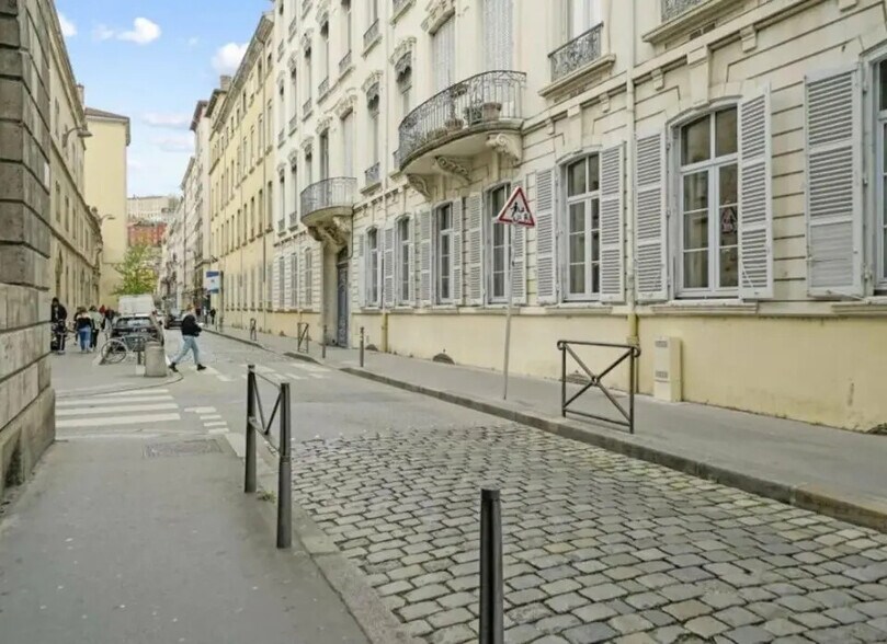 Bureau dans Lyon à vendre - Photo du bâtiment - Image 2 de 14