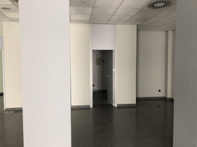 Retail in Elda, Alicante for sale - Interior Photo - Image 1 of 5