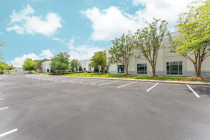 4336 Federal Dr, Greensboro, NC for lease - Commercial Listing Video - Image 2 of 11