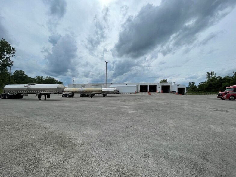 1597 S Washington St, Millersburg, OH à louer - Photo du bâtiment - Image 3 de 11