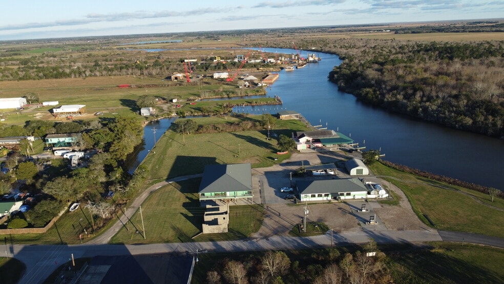 220 W Bayshore Rd, Anahuac, TX for sale - Aerial - Image 2 of 14