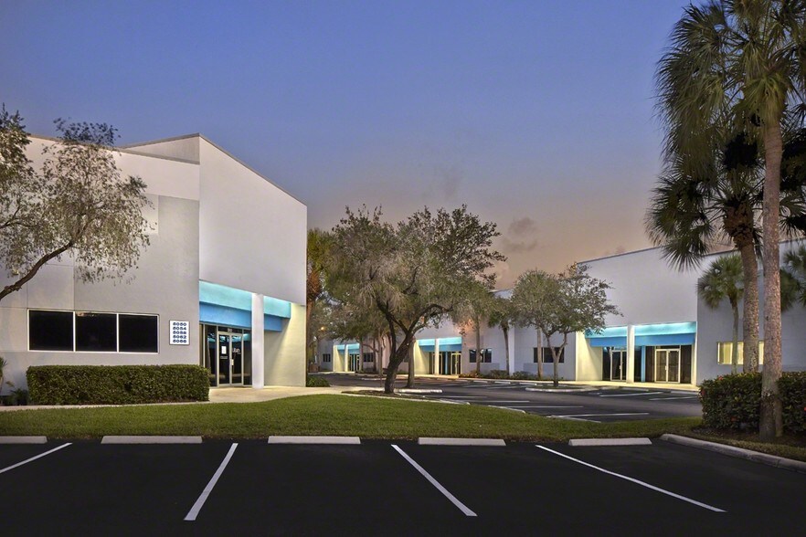 5010-5034 N Hiatus Rd, Sunrise, FL à louer - Photo du bâtiment - Image 1 de 4