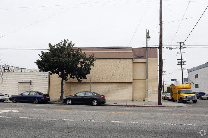 3201 S Main St, Los Angeles, CA for sale - Building Photo - Image 3 of 9