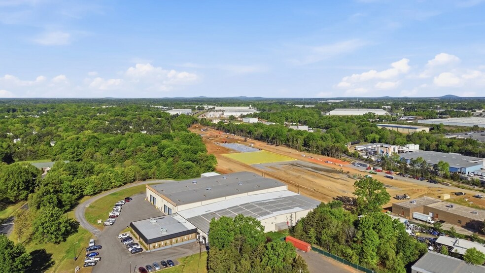 10700 John Price Rd, Charlotte, NC à louer - Photo du bâtiment - Image 3 de 40