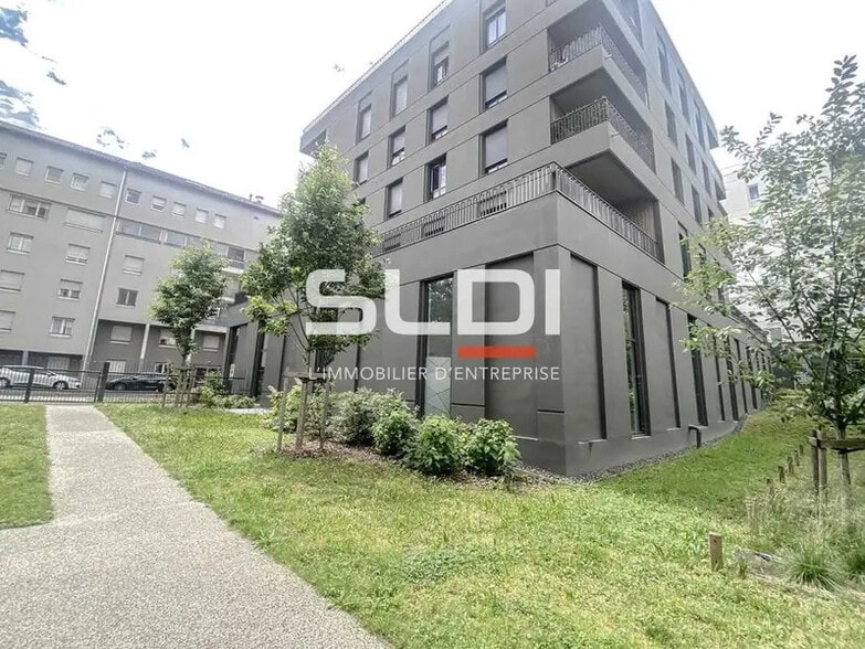 15/25 Rue Edouard Aynard, Villeurbanne for lease - Building Photo - Image 2 of 5