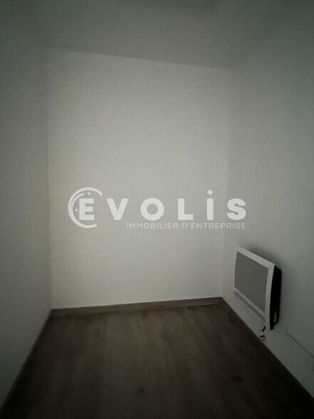 Flex in Le Taillan-Médoc for lease - Interior Photo - Image 2 of 10