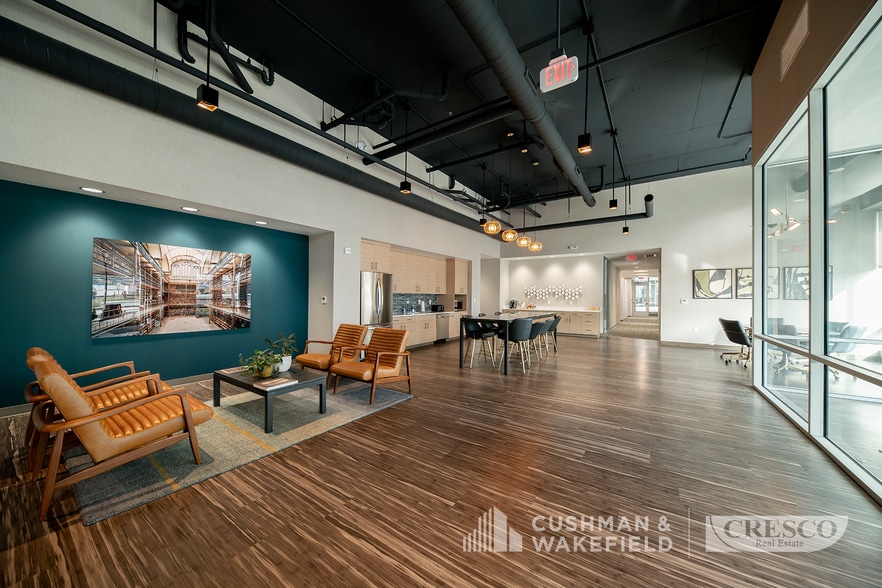 1999 Circle Dr, Cleveland, OH à louer - Photo du bâtiment - Image 3 de 13