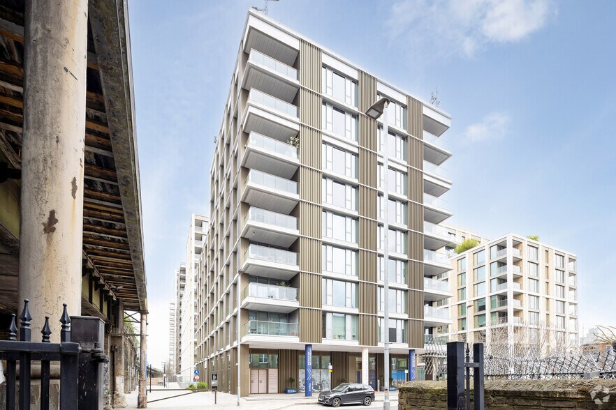 Prince Of Wales Dr, Londres à vendre - Photo principale - Image 1 de 3