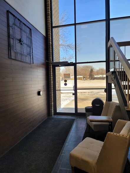 7362 NE University Ave W, Minneapolis, MN for lease - Building Photo - Image 3 of 9