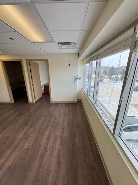 2916 Ellwood Dr SW, Edmonton, AB for lease - Building Photo - Image 3 of 8