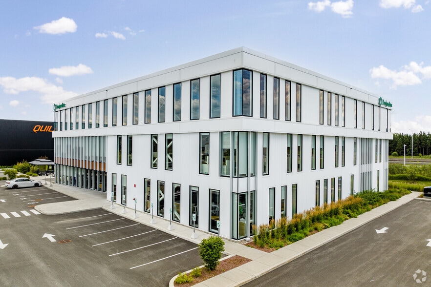 551 Rue Louis-Blériot, Mascouche, QC à louer - Photo du bâtiment - Image 1 de 18