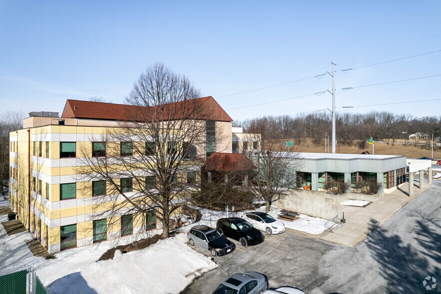 2800 Royal Ave, Madison, WI for lease - Building Photo - Image 2 of 7