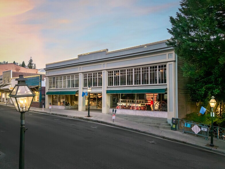 210 Broad St, Nevada City, CA à vendre - Photo du bâtiment - Image 3 de 39