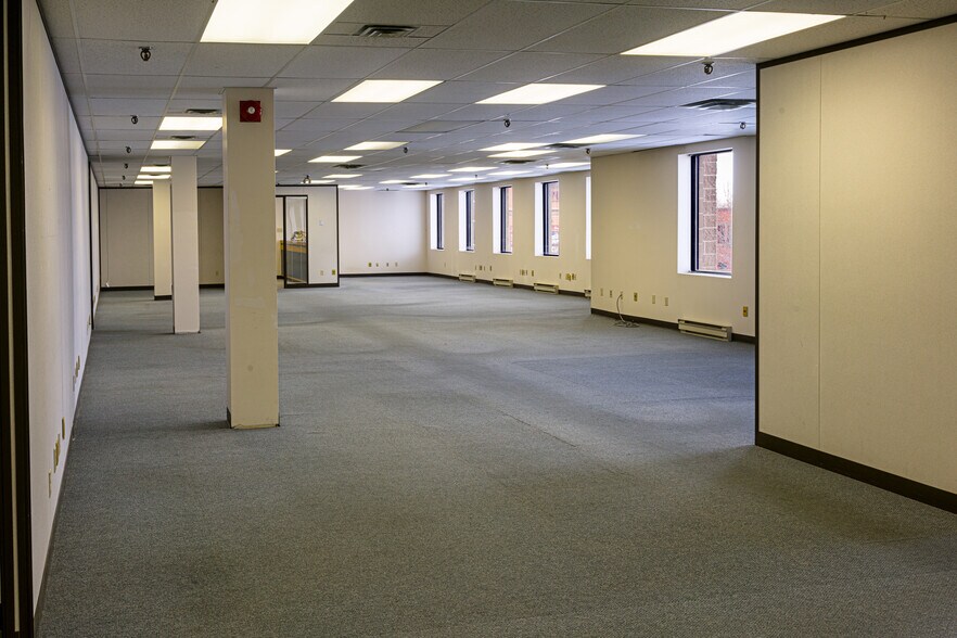 159-161 Main St, Bathurst, NB à louer - Photo intérieure - Image 3 de 4