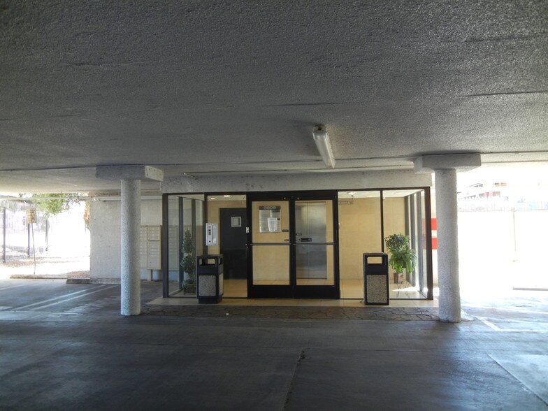 3909 S Maryland Pky, Las Vegas, NV à louer - Photo du bâtiment - Image 3 de 5