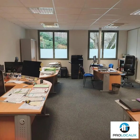 Office in Grenoble for lease - Building Photo - Image 1 of 12