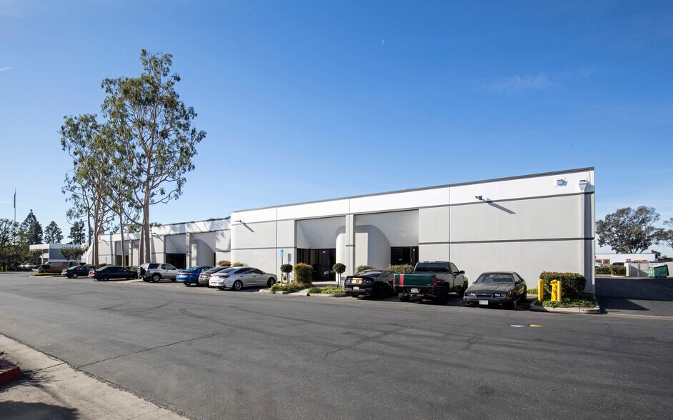 6407-6419 Alondra Blvd, Paramount, CA à vendre - Photo du bâtiment - Image 3 de 6