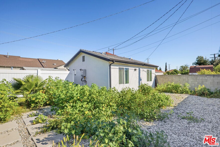 7317 Tujunga Ave, North Hollywood, CA à vendre - Photo du bâtiment - Image 2 de 3