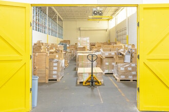 202-206 Pegasus Ave, Northvale, NJ à louer Photo intérieure- Image 2 de 3