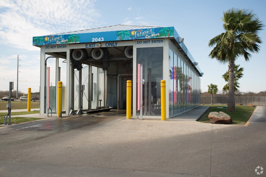 The Island Car Wash Portfolio portefeuille de 3 propriétés à vendre sur LoopNet.ca - Photo du bâtiment - Image 3 de 18