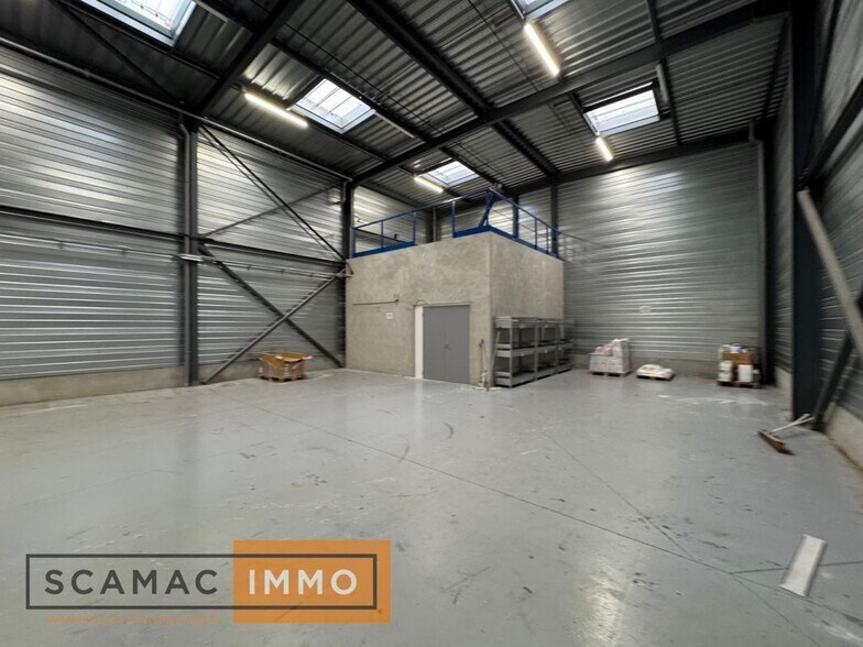 Industrial in Bondoufle for lease - Interior Photo - Image 3 of 7