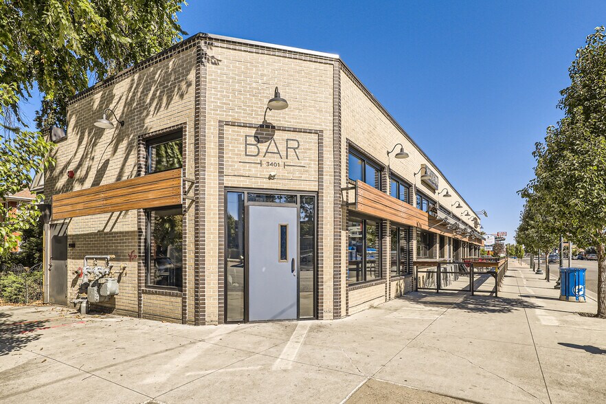 3401-3421 E Colfax Ave, Denver, CO à louer - Photo principale - Image 2 de 22