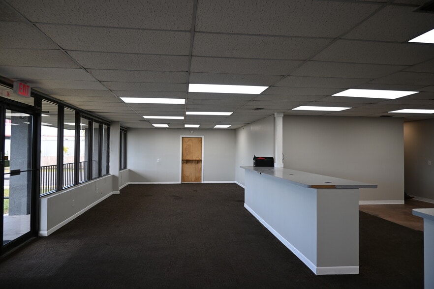 6211 Anderson Rd, Tampa, FL à louer - Photo du bâtiment - Image 3 de 18