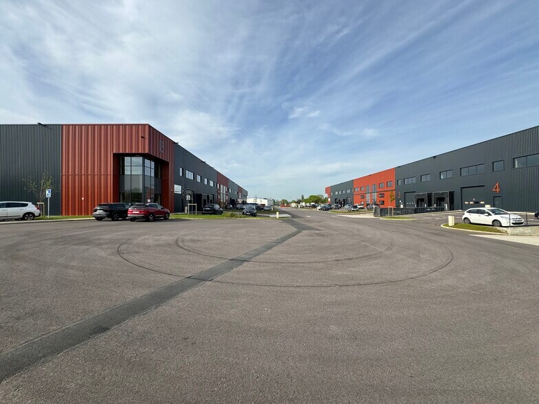 12 Rue De L'Equerre, Saint-Ouen-l'Aumône for lease - Building Photo - Image 3 of 4