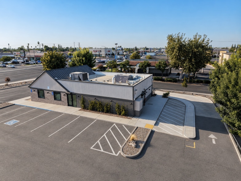 6740 N Blackstone Ave, Fresno, CA for sale - Building Photo - Image 3 of 13
