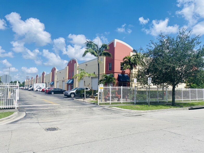 6020 NW 99th Ave, Doral, FL à vendre - Photo du bâtiment - Image 2 de 27