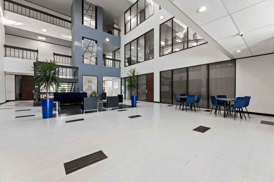 1011 Highway 6 S, Houston, TX à louer - Photo du bâtiment - Image 2 de 11