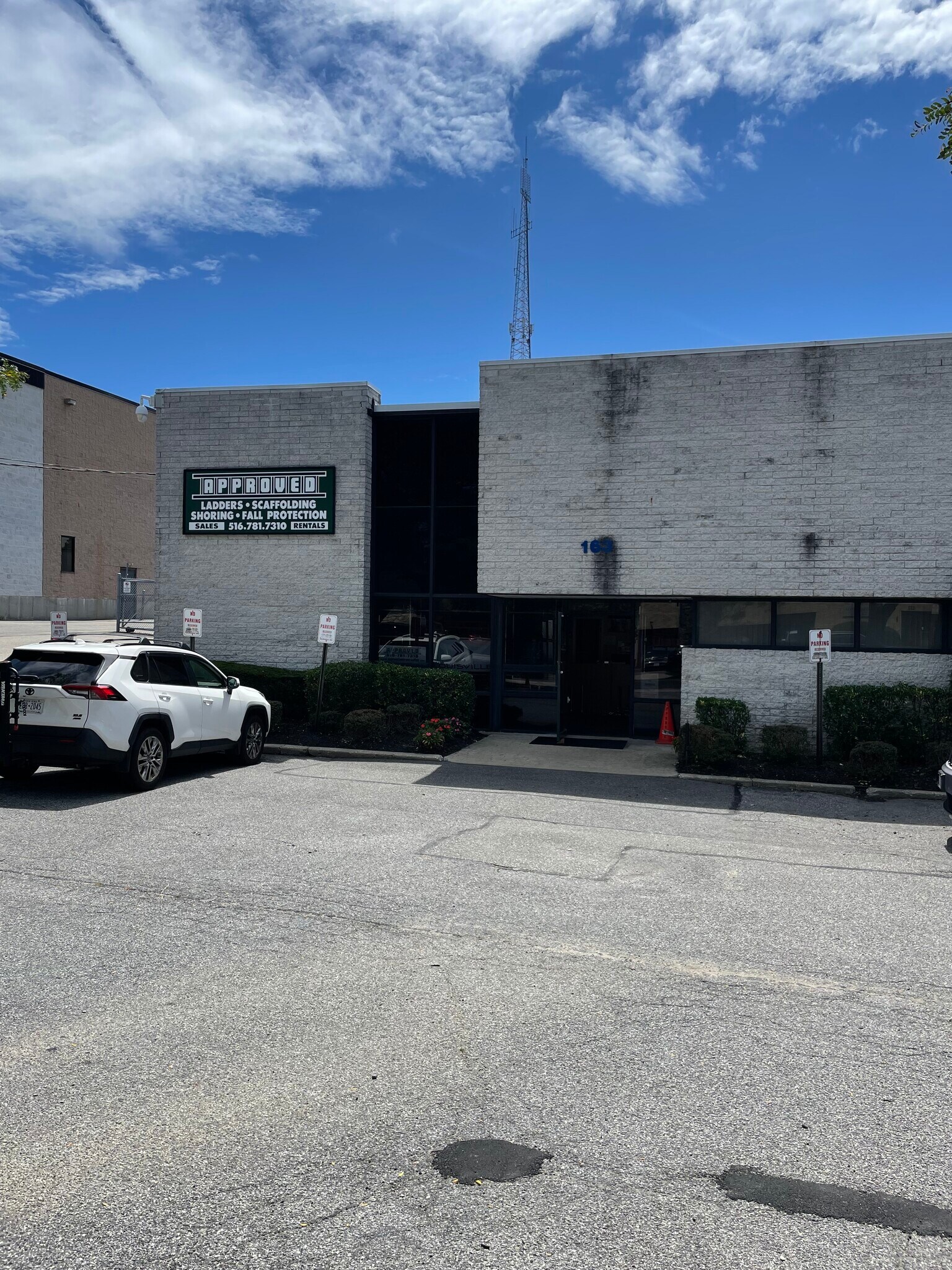151-163 Dupont St, Plainview, NY à louer Photo du bâtiment- Image 1 de 9