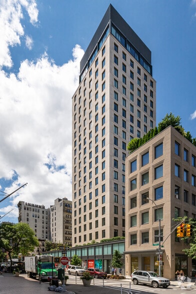 100-110 University Pl, New York, NY for lease - Building Photo - Image 3 of 3