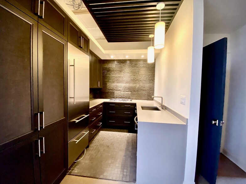 2211-2255 Cole St, Birmingham, MI à louer - Photo du bâtiment - Image 3 de 9