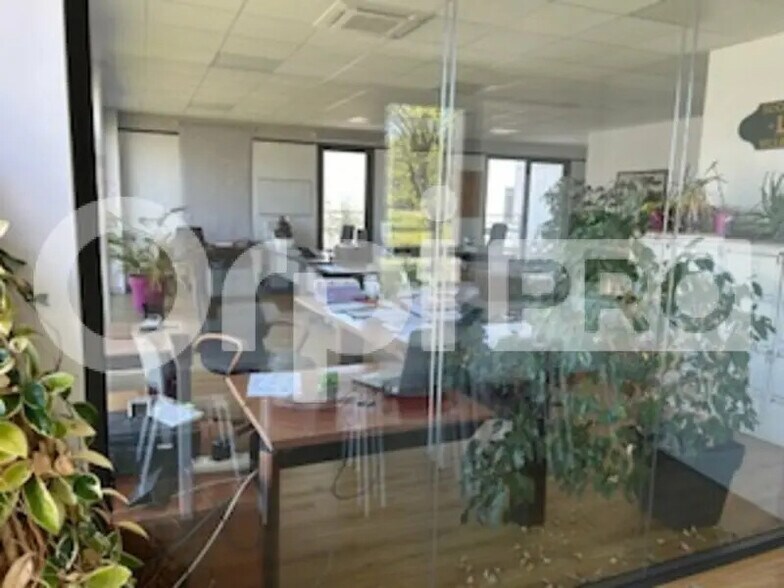Office in Villefranche-sur-Saône for lease - Interior Photo - Image 1 of 6