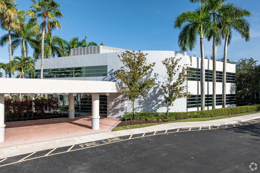 1485 N Park Dr, Weston, FL à vendre - Photo du bâtiment - Image 3 de 32