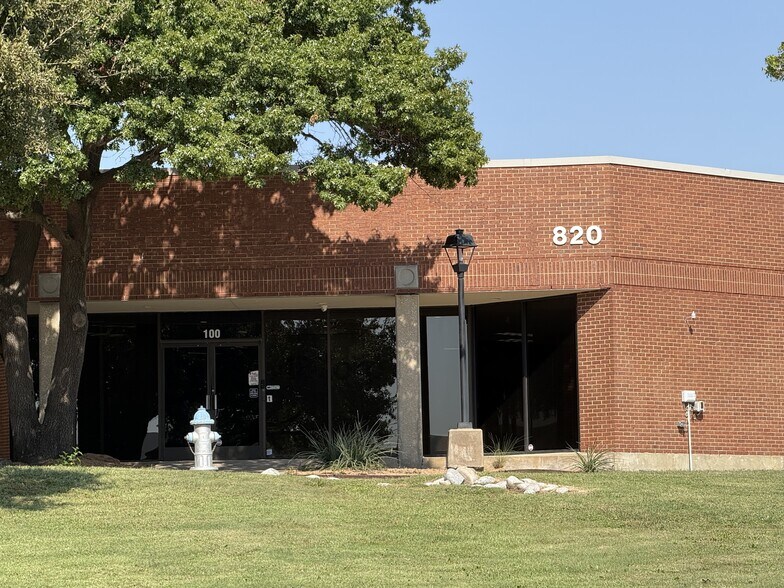 820 F Ave, Plano, TX à louer - Photo du bâtiment - Image 3 de 4